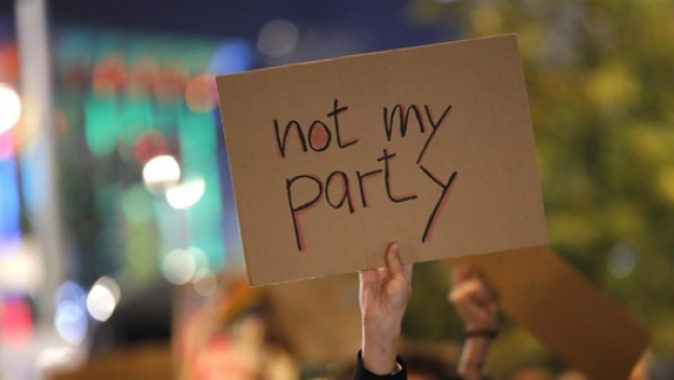 Almanya&#039;da ırkçı parti AfD protesto edildi