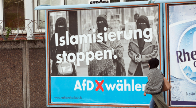 Almanya&#039;da Türk semtine ırkçı afiş asıldı