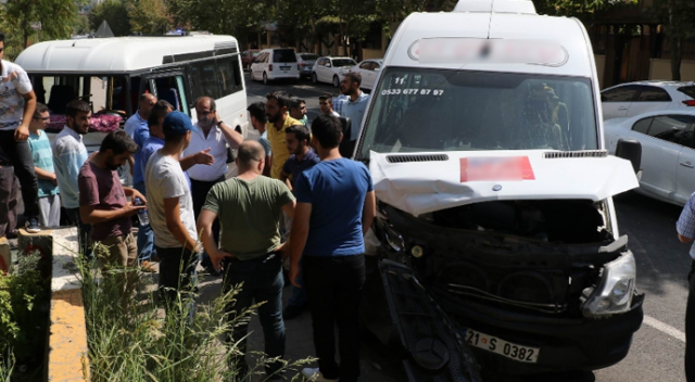 Diyarbakır&#039;da feci kaza: 3’ü öğrenci 7 yaralı