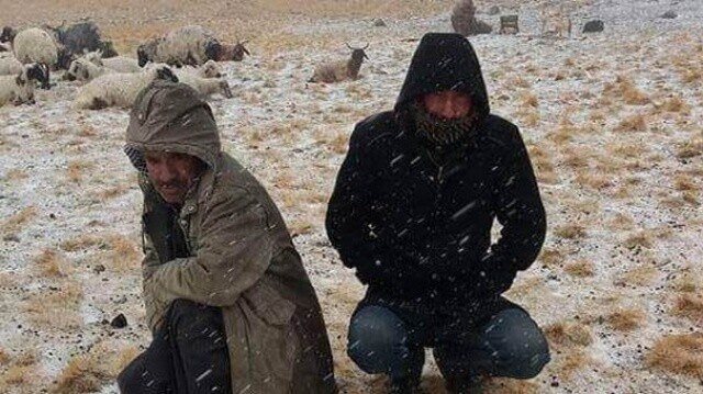 Erzurum’un yüksek kesimlerine kar yağdı