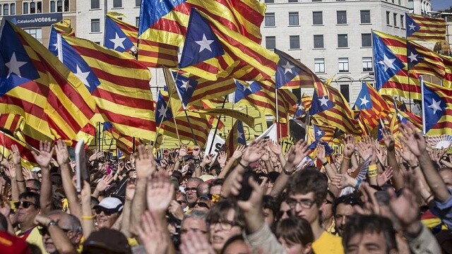 Eski Katalan siyasetçilere &#039;yasa dışı halk oylamasından&#039; 5,2 milyon avro para cezası