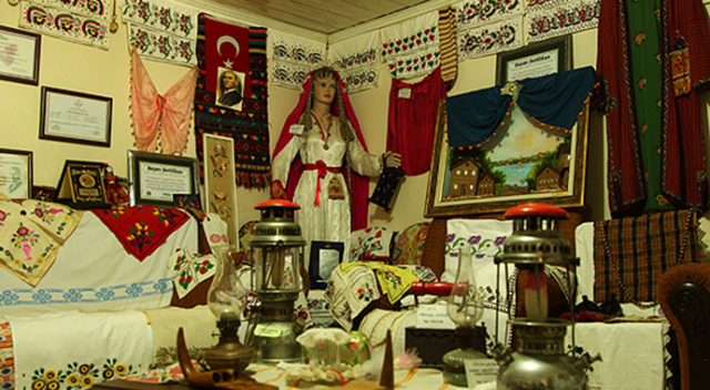 Fatma Efe, evini kültür evine dönüştürdü