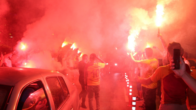 Galatasaray&#039;a Antalya&#039;da coşkulu karşılama!