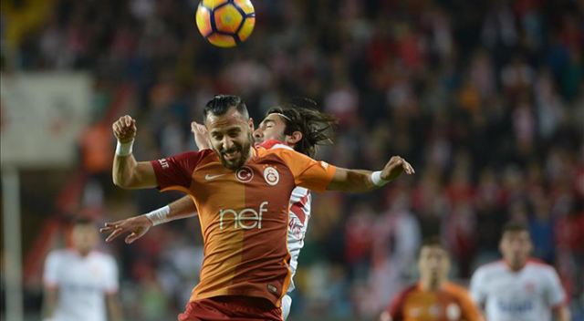 Galatasaray Anttalya&#039;ya karşı zorlanıyor!