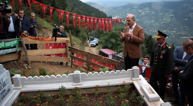 İçişleri Bakanı Soylu, Şehit Eren Bülbül&#039;ü ziyaret etti