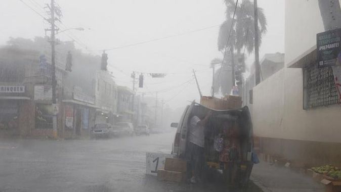 Irma kasırgası Porto Riko&#039;yu vurmaya başladı