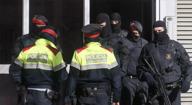 İspanyol polisi Katalan hükûmet binasına baskın yaptı