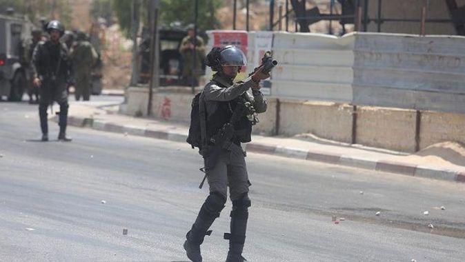 İsrail askerleri Kudüs&#039;te 10 Filistinli genci yaraladı