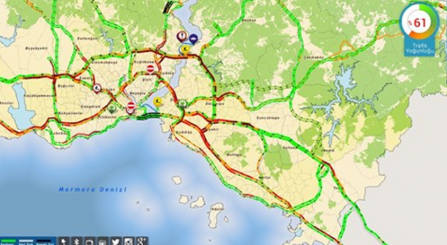 İstanbul&#039;da başlayan sağanak yağışın ardından trafik felç oldu