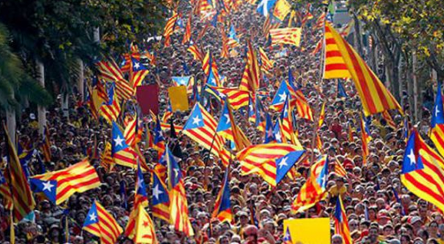 Katalonya referandumda ısrarlı