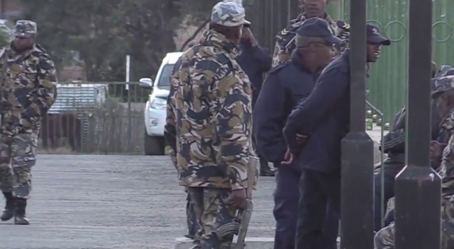 Lesotho şokta! Komutanı vurdular