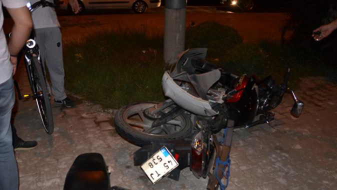 Manisa&#039;da otomobil ile motosiklet çarpıştı: 1 ölü