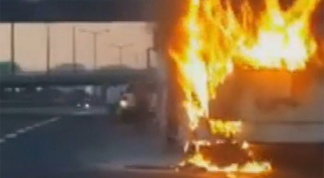 TEM Otoyolu’nda yolcu otobüsü alev alev yandı