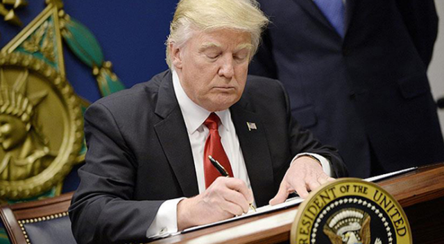 Trump, milyarlarca dolarlık Harvey Paketi&#039;ni imzaladı
