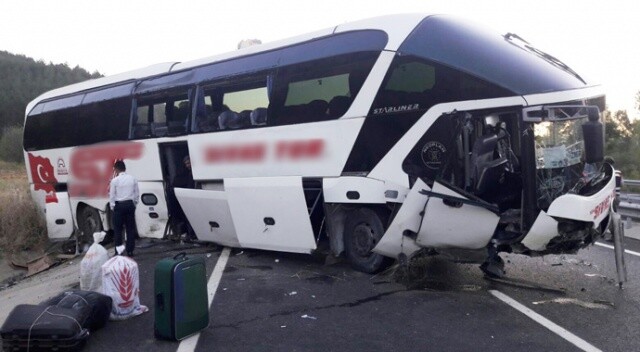 Uşak&#039;ta yolcu otobüsü menfeze düştü, 13 kişi yaralandı