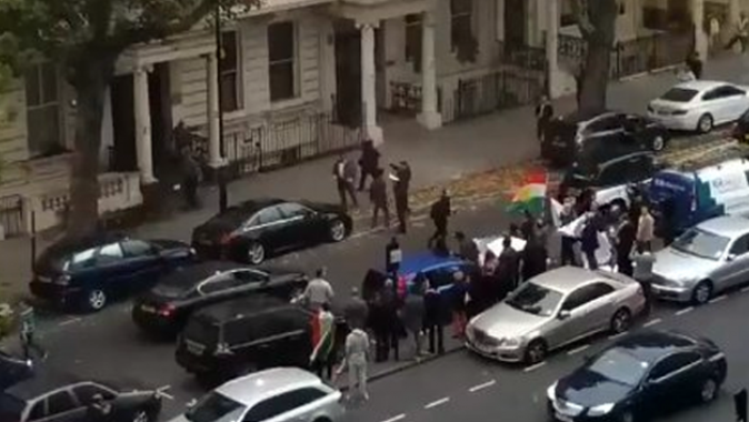 Barzaniciler, Londra&#039;da Irak Büyükelçiliğine saldırdı