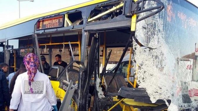 Batman&#039;da öğrenci servisi belediye otobüsü ile çarpıştı: 15 yaralı