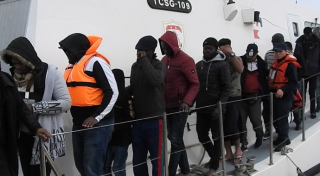 Çeşme’de 104 göçmen yakalandı