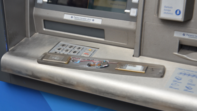 Dolandırıcıların ATM’ye kurduğu düzeneği vatandaş fark etti