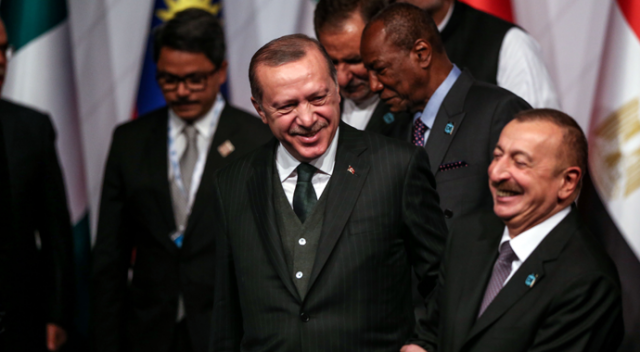 Erdoğan ve Aliyev&#039;in neşeli sohbeti görüntülendi