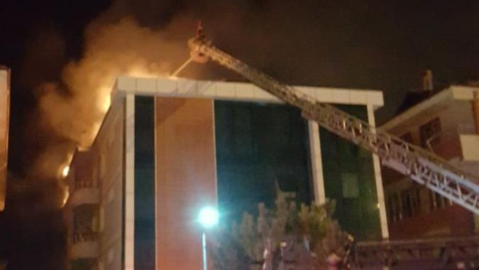 Erzincan&#039;da çatı katında yangın