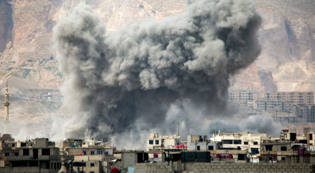 Esad güçleri kendi bölgesini vurdu: 15 ölü