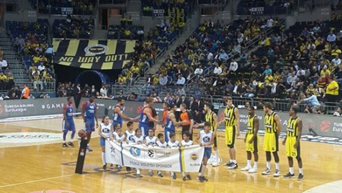 Fenerbahçe, Anadolu Efes&#039;i geçti