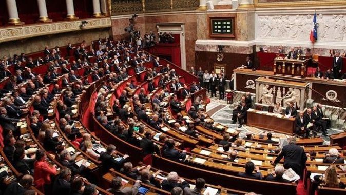 Fransa&#039;da terörle mücadele tasarısı yasalaştı