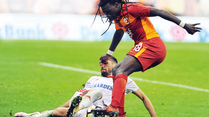 Galatasaray ligin 7. haftasında Fenerbahçe&#039;ye 8 puan fark attı