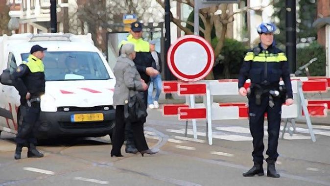 Hollanda&#039;da bomba paniği, 7 okul tahliye edildi
