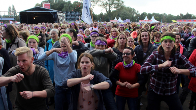Hollanda&#039;da öğretmenler greve gitti