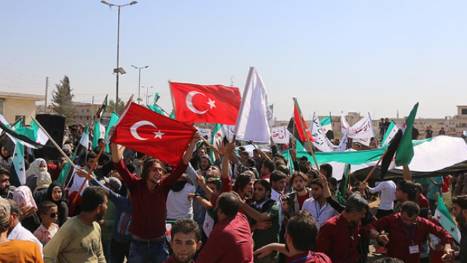 İdlib&#039;e intikal başlatan Mehmetçik&#039;e Türk bayraklı destek!