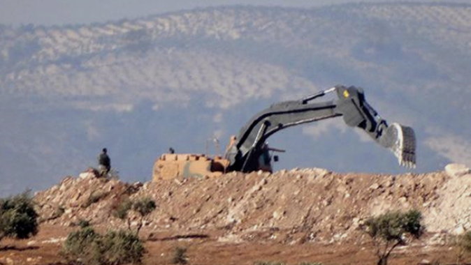 İdlib operasyonu kapsamında sınırda mevziler kazılmaya başlandı