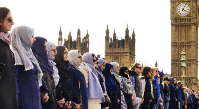 İngiltere&#039;de yine müslümanlar hedefte