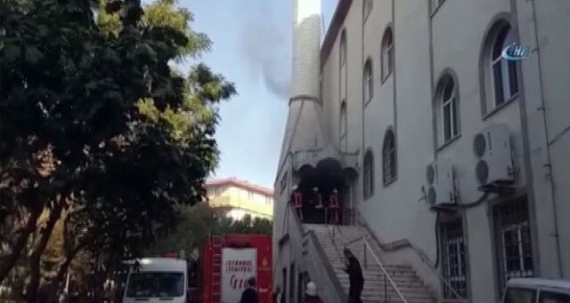İstanbul&#039;da camide yangın! Olay yerine çok sayıda ekip sevk edildi