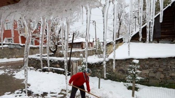 Kars ve Ardahan&#039;da hava sıcaklığı sıfırın altına düştü