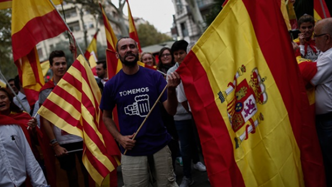 Katalonya&#039;da referandum karşıtı gösteri