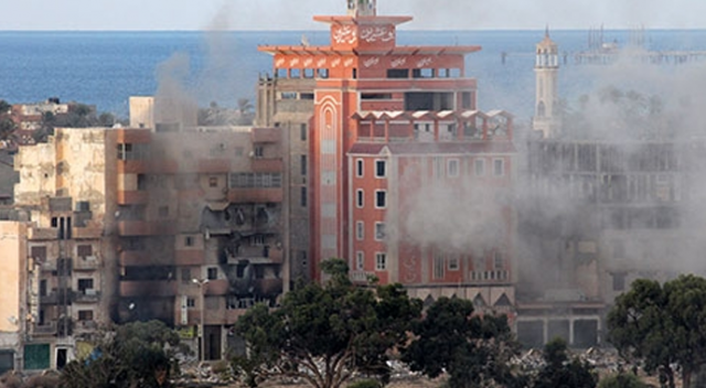 Libya&#039;da Derne kentine hava saldırısı: 10 ölü