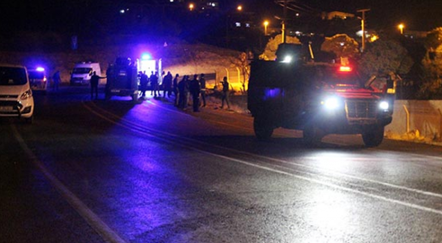 Mardin&#039;de zırhlı aracın geçişi sırasında patlama: 2 polis yaralı