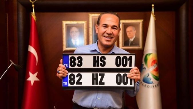MHP&#039;li başkan plakaları hazırladı