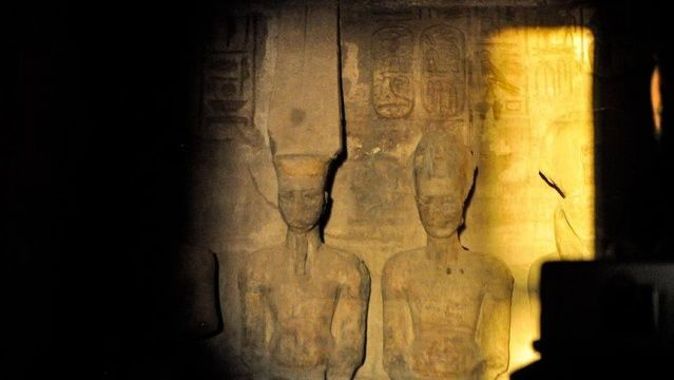 Mısır&#039;da II. Ramses&#039;e güneş vurdu