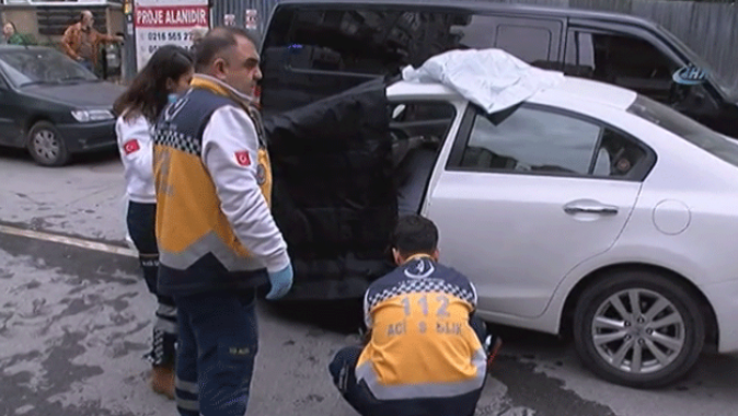Kadıköy&#039;de bir kadın araç içerisinde öldürüldü