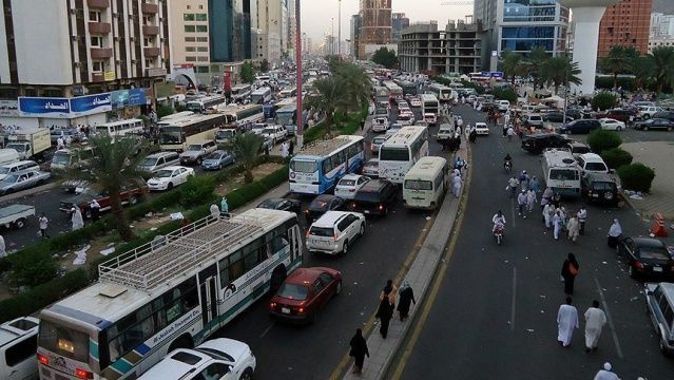 Suudi Arabistan&#039;da kadınlar toplu taşıma araçlarını da kullanabilecek
