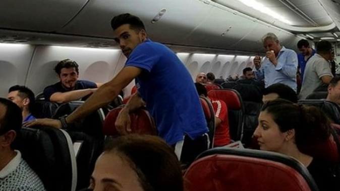 Trabzonspor&#039;u getirecek uçak rötar yaptı
