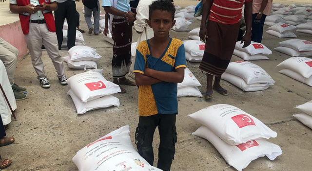 Türkiye&#039;den Yemen&#039;e 175 ton un yardımı gitti