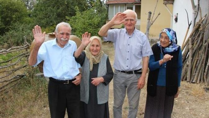 Türkiye&#039;nin en yaşlı muhtarının mahallesinde 4 kişi yaşıyor