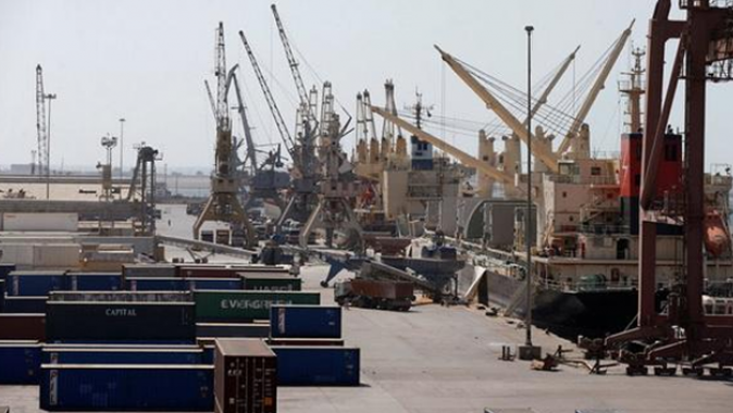 Yemen BM’den gelen insani yardım vinçlerini limana almadı