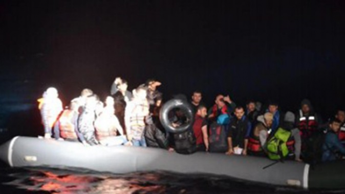 Yurt dışına kaçmaya çalışan 61 göçmen yakalandı