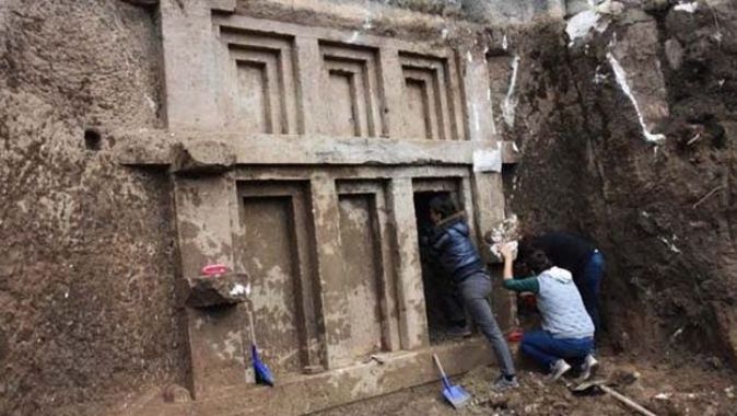 2 bin 400 yıllık Likya kaya mezarı tesadüfen bulundu