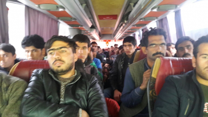 45 kişilik otobüsten 78 mülteci çıktı